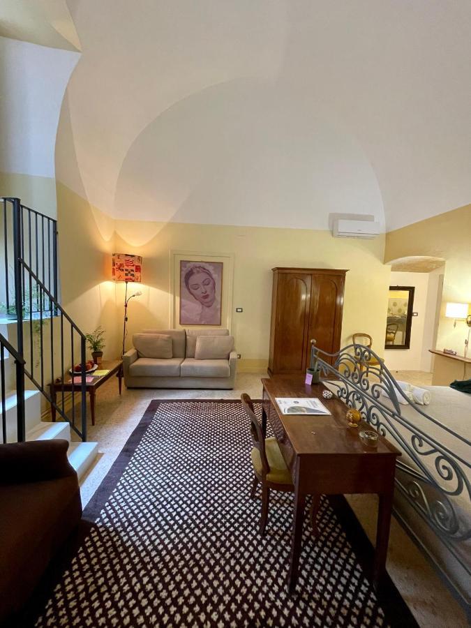 4 Balconi Rooms- Dimora Arditi B&B Lecce Extérieur photo