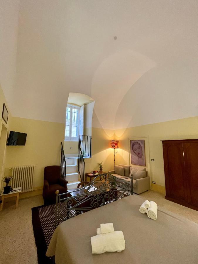 4 Balconi Rooms- Dimora Arditi B&B Lecce Extérieur photo