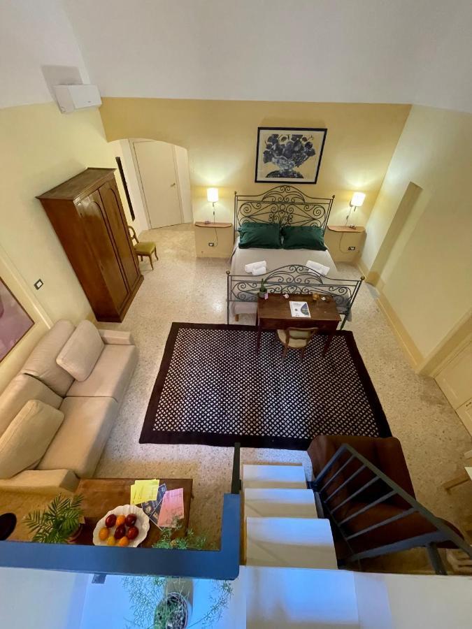 4 Balconi Rooms- Dimora Arditi B&B Lecce Extérieur photo