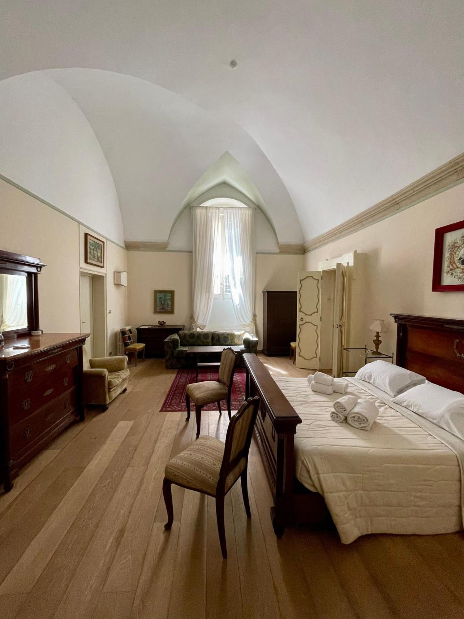 4 Balconi Rooms- Dimora Arditi B&B Lecce Extérieur photo