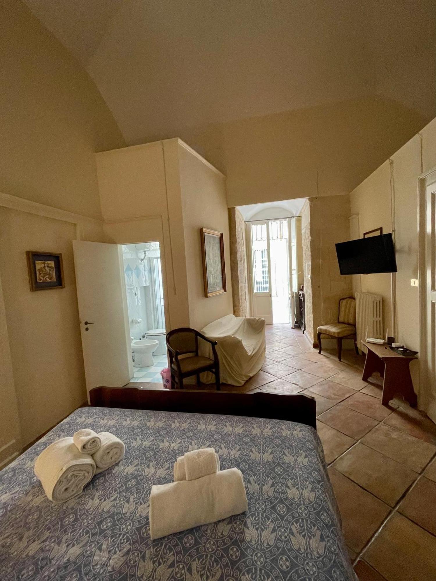 4 Balconi Rooms- Dimora Arditi B&B Lecce Extérieur photo