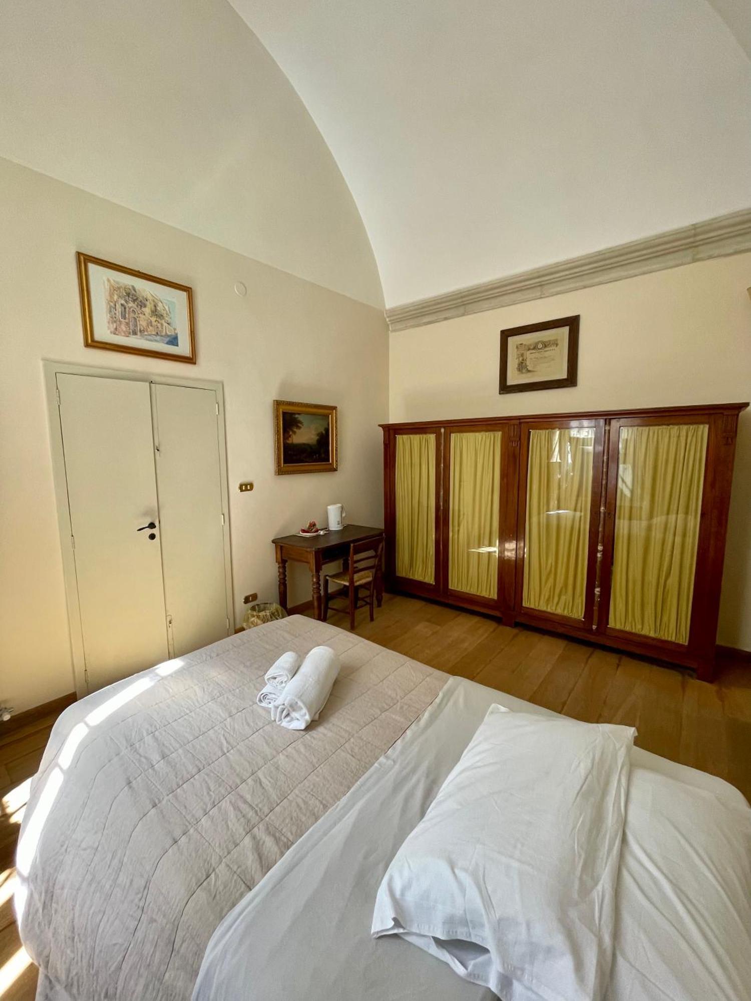 4 Balconi Rooms- Dimora Arditi B&B Lecce Extérieur photo