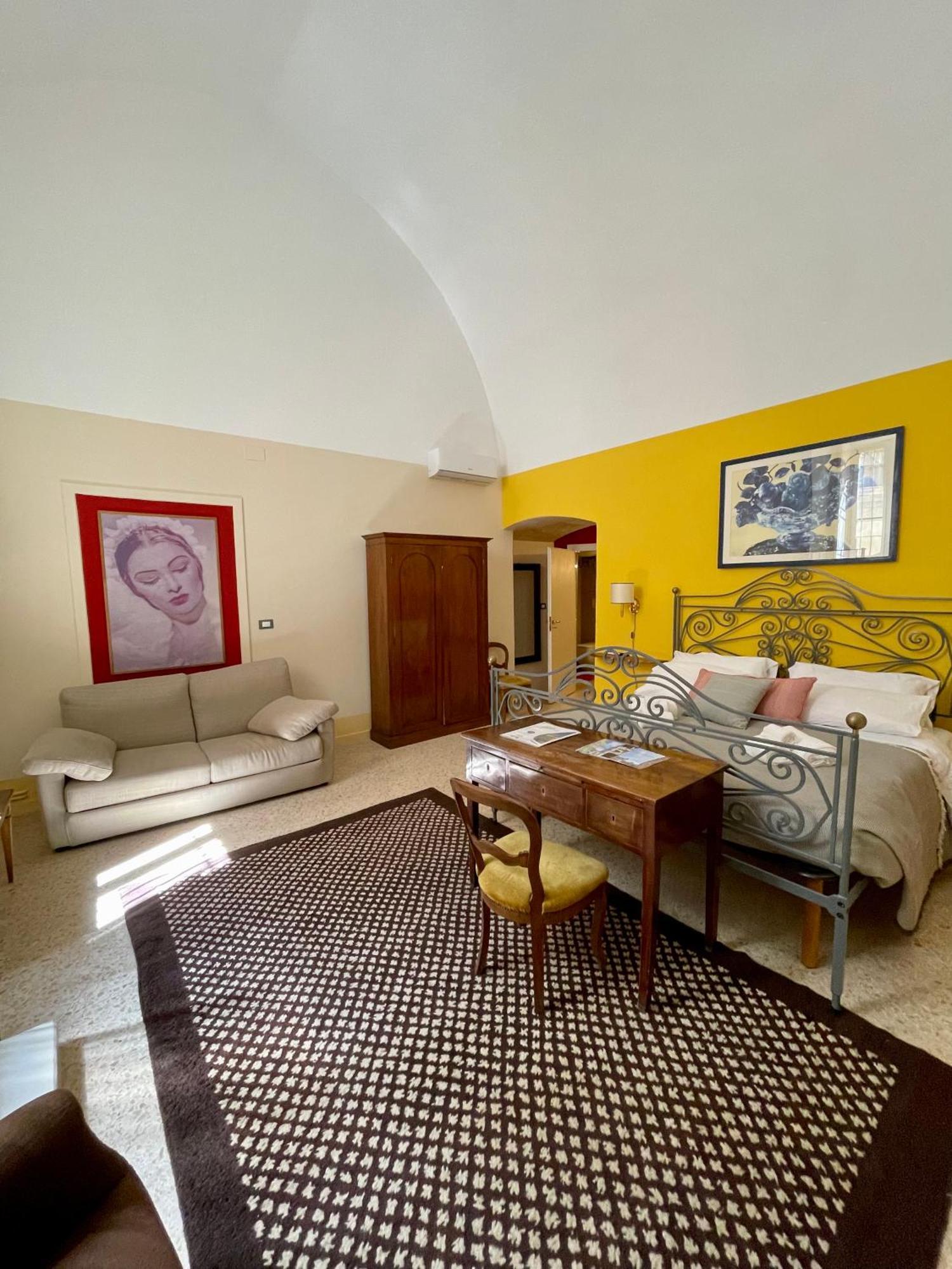 4 Balconi Rooms- Dimora Arditi B&B Lecce Extérieur photo